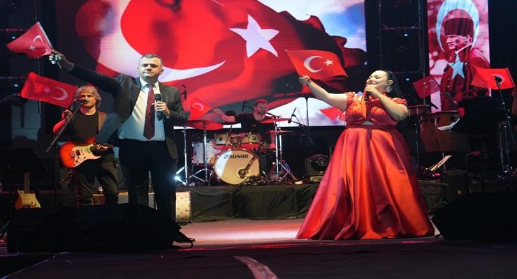 Tuğçe Kandemir Saray’ı salladı