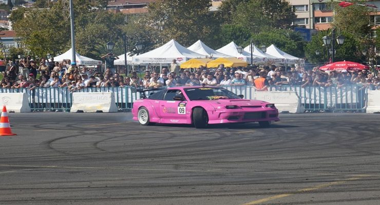 Sahilde Asfalt Ağladı, Drift Araçları İlgiyle İzlendi