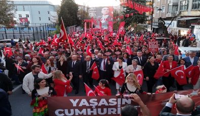 TEKİRDAĞ, BÜYÜKŞEHİR’İN ETKİNLİKLERİYLE CUMHURİYET’İN IŞIĞINDA BULUŞTU