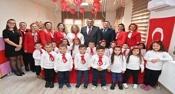 Başkan Volkan Nallar Cumhuriyet Bayramını Çocuklarla Kutladı