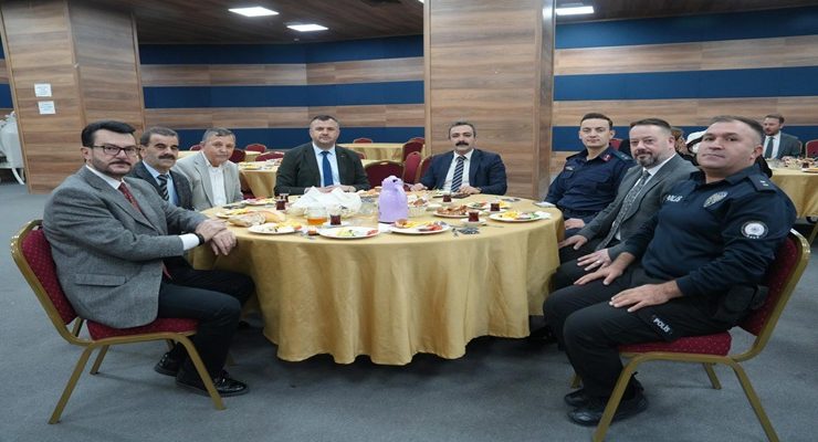 BAŞKAN TAŞYASAN MUHTARLARI KAHVALTIDA AĞIRLADI