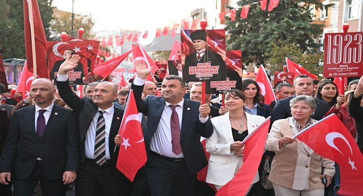 Cumhuriyet Kortejinde Bayram Coşkusu Sele Dönüştü