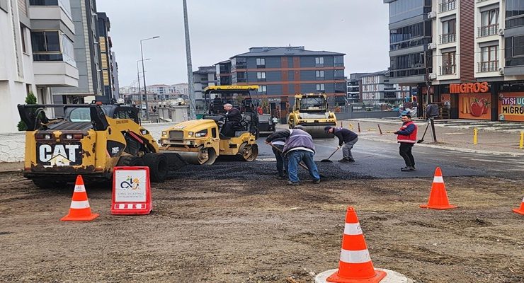 Fen İşleri Ekiplerinin Asfalt Çalışmaları Devam Ediyor