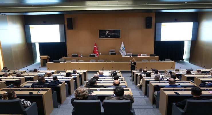 BÜYÜKŞEHİR’DE İDARECİLERE PROTOKOL VE DAVRANIŞ KURALLARI EĞİTİMİ