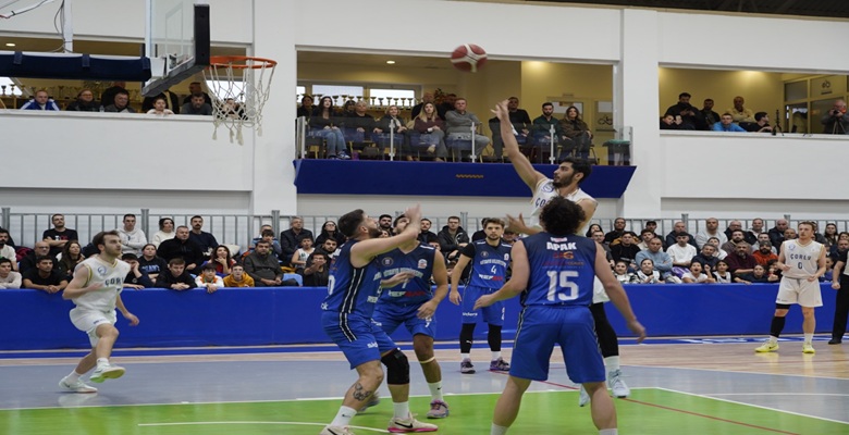 ÇBSK Hem Basketbolda Hem de Voleybolda Kazandı (1)