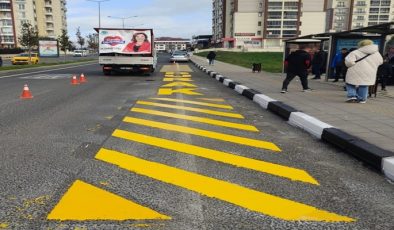 TRAFİK HİZMETLERİ EKİPLERİ ŞEHRİN DÖRT BİR YANINDA TRAFİK GÜVENLİĞİ İÇİN ÇALIŞIYOR