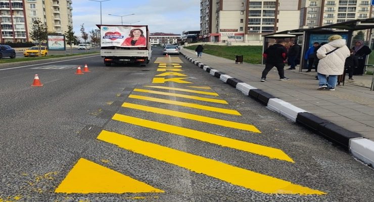 TRAFİK HİZMETLERİ EKİPLERİ ŞEHRİN DÖRT BİR YANINDA TRAFİK GÜVENLİĞİ İÇİN ÇALIŞIYOR