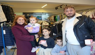 BAŞKAN MÜGE YILIZ TOPAK VATANDAŞLARIN KANDİLİNİ KUTLADI