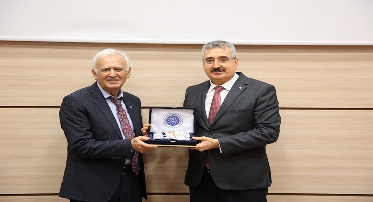Prof. Dr. Mahmut Ergüt İçin Fen-Edebiyat Fakültesinde Emeklilik Töreni Düzenlendi