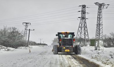 Şarköy Belediyesi Kar Küreme ve Tuzlama Çalışmalarını Aralıksız Sürdürüyor