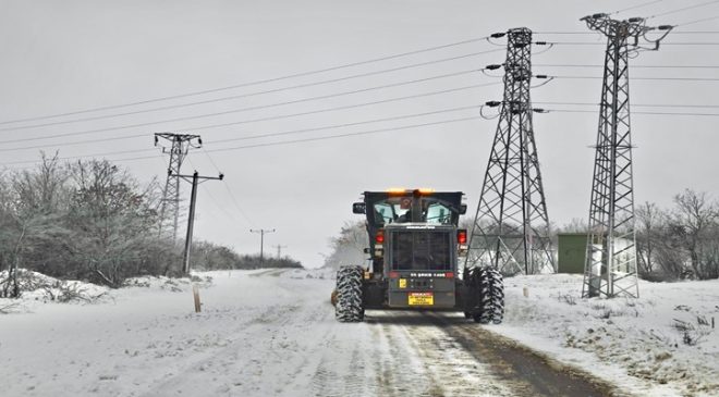 Şarköy Belediyesi Kar Küreme ve Tuzlama Çalışmalarını Aralıksız Sürdürüyor
