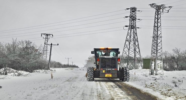 Şarköy Belediyesi Kar Küreme ve Tuzlama Çalışmalarını Aralıksız Sürdürüyor