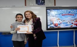 BAŞKAN MÜGE YILDIZ TOPAK, ÖĞRENCİLERİN KARNE HEYECANINA ORTAK OLDU