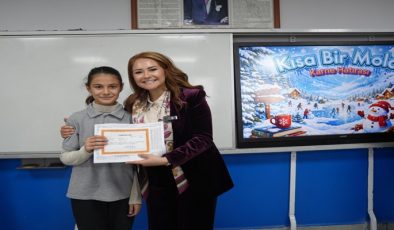 BAŞKAN MÜGE YILDIZ TOPAK, ÖĞRENCİLERİN KARNE HEYECANINA ORTAK OLDU