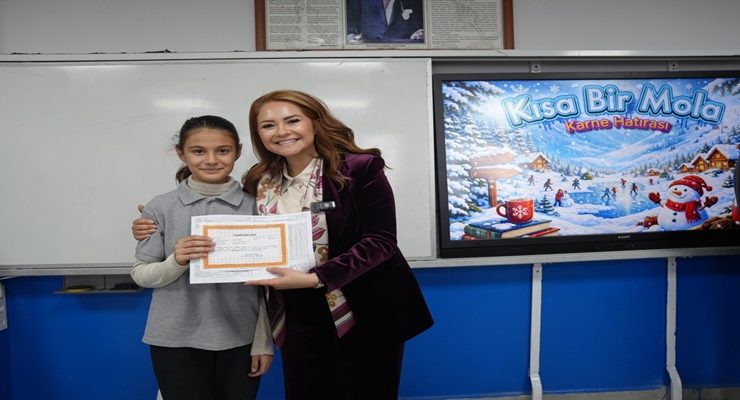 BAŞKAN MÜGE YILDIZ TOPAK, ÖĞRENCİLERİN KARNE HEYECANINA ORTAK OLDU