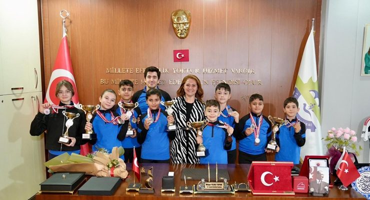 BAŞARILI SPORCULARDAN BAŞKAN MÜGE YILDIZ TOPAK’A ZİYARET!