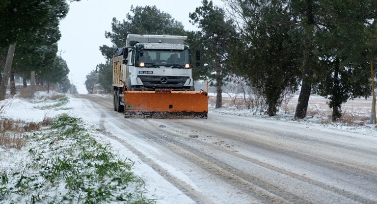 BÜYÜKŞEHİR’DEN KAR MESAİSİ