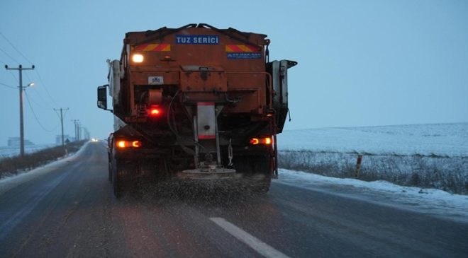 Çorlu Belediyesi, Kar ve Buzlanmaya Karşı Önlem Aldı