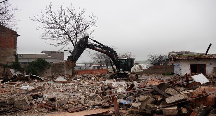 Çorlu’da Metruk Yapılar Yıkılıyor