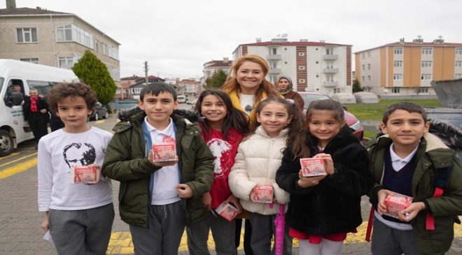 BAŞKAN MÜGE YILDIZ TOPAK ESNAF VE VATANDAŞLARIN KANDİLİNİ KUTLADI
