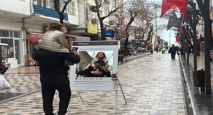 Şarköy Belediyesi Sevgililer Günü’ne Özel Çalışmasıyla Fark Yarattı