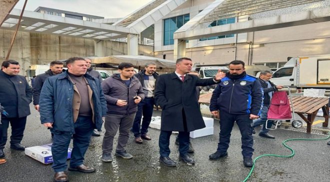 Başkan Sarıkurt’tan Atakent Pazar Yeri Esnafına Ziyaret