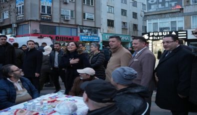 Binlerce Çorlulu Cumhuriyet Meydanı’nda İftarda Buluştu