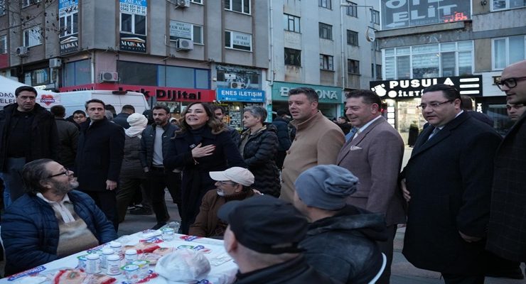 Binlerce Çorlulu Cumhuriyet Meydanı’nda İftarda Buluştu