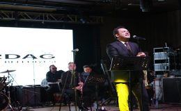 KAPAKLI’DA NEŞET ERTAŞ TÜRKÜLERİYLE UNUTULMAZ GECE