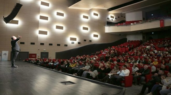 Sunay Akın “Memleket Kumaşı” ile Çorlu’yu Büyüledi