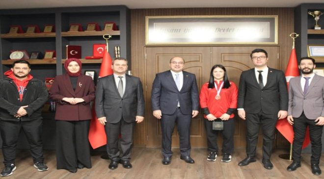 Ergene Kaymakamı Kadir Duman, Türkiye Şampiyonu Esmanur Kara’yı Kabul Etti