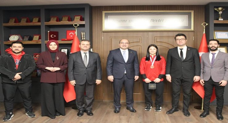 Ergene Kaymakamı Kadir Duman, Türkiye Şampiyonu Esmanur Kara’yı Kabul Etti