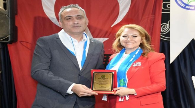 BAŞKAN MÜGE YILDIZ TOPAK’TAN ERGENE VELİMEŞESPOR’A TAM DESTEK