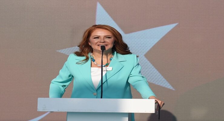 KADIN OLMAK; CESARET VE SEVGİYLE DÜNYAYI BÜYÜTMEKTİR