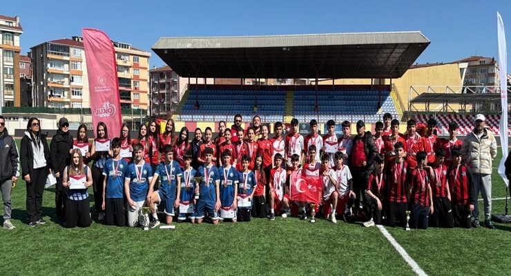 Çorlu’da Okul Sporları Puanlı Atletizm Yarışmaları Tamamlandı