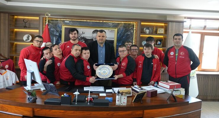 Başkan Taşyasan Down Sendromlular Basketbol Milli Takımı’nı ağırladı