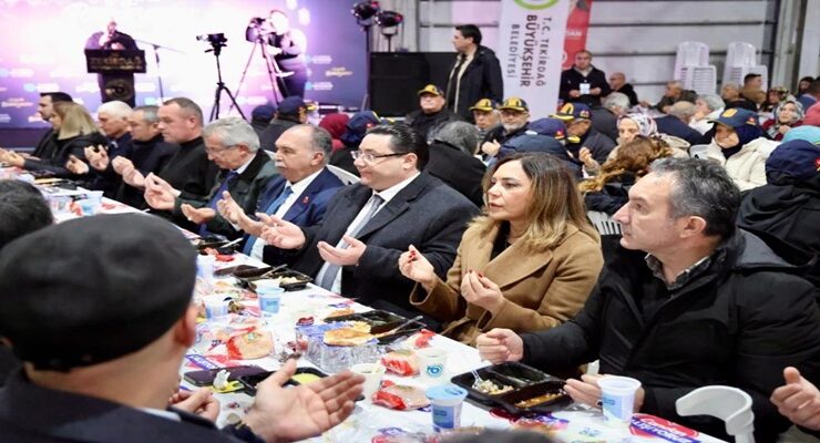 BİNLERCE YURTTAŞ BÜYÜKŞEHİR’İN DAYANIŞMA SOFRALARINDA BULUŞUYOR