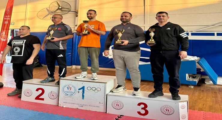 Çorlulu Güreşçiler, İzmir’den Kupalarla Döndü