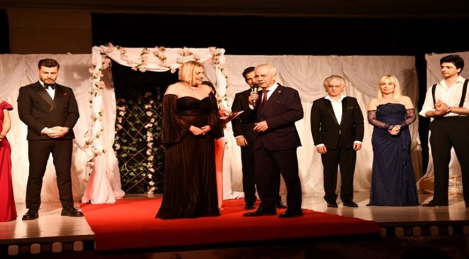 Keşan’da “Aşk-ı Memnu: Hatıran Bende Saklı” Oyunu Büyük Beğeni Topladı