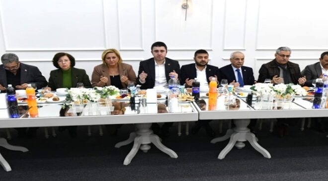 Protokol ve Meclis Üyeleri İftarda Bir Araya Geldi