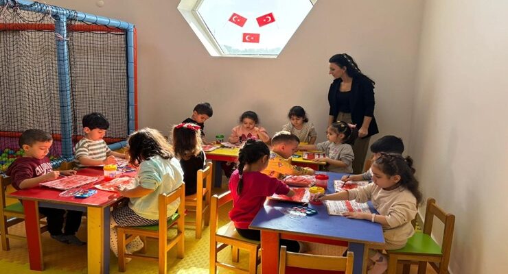 MİNİKLER İSTİKLÂL MARŞI’YLA TANIŞTILAR, BAYRAK SEVGİSİ KAZANDILAR