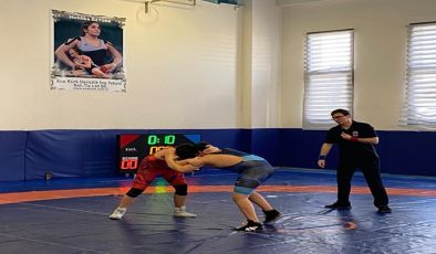 Çorlu’da U15 Güreş İl Birinciliği Heyecanı