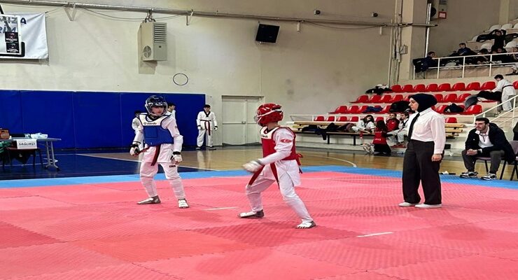 Çorlu’da Okul Sporları Taekwondo İl Birinciliği Heyecanı
