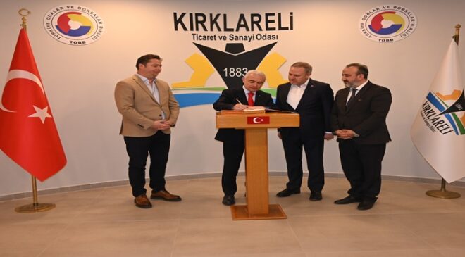 Kırklareli Valisi Uğur Turan, Kırklareli Ticaret ve Sanayi Odası’nın “Şeref Defteri”ni İmzaladı