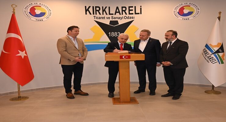 Kırklareli Valisi Uğur Turan, Kırklareli Ticaret ve Sanayi Odası’nın “Şeref Defteri”ni İmzaladı