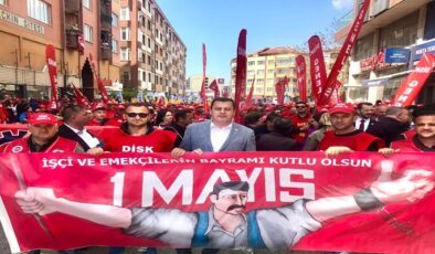 “SARAYLAR SİZİN, MEYDANLAR BİZİMDİR. SELAM OLSUN EMEKÇİYE!”