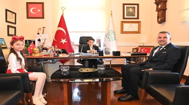 Başkan Nallar Koltuğu Çocuk Meclisi Başkanına Emanet Etti