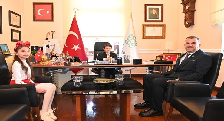 Başkan Nallar Koltuğu Çocuk Meclisi Başkanına Emanet Etti