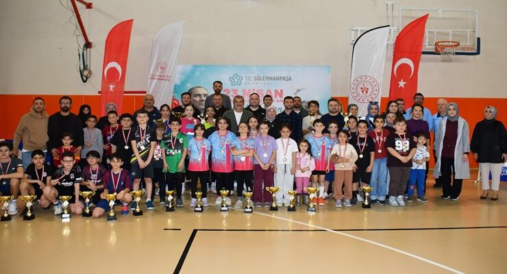 23 Nisan Turnuvalarında Gençler Kıyasıya Mücadele Etti