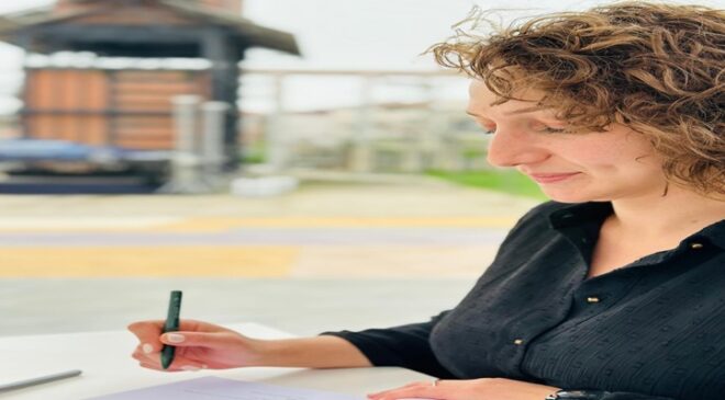 Tiyatronun Genç Yazar Yıldızı: Zeynep Yıldırım Sanat Dünyasında Parlıyor